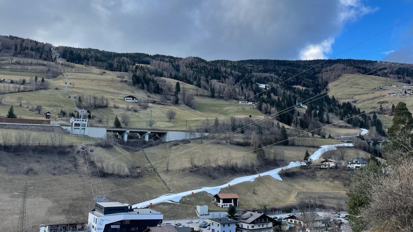 APPROFONDIMENTO. Montagne oltre il turismo